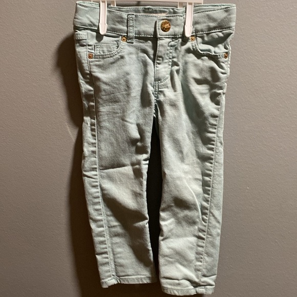 “WORN ONCE” GIRLS JEANS SIZE 1 1/2 to 2 YEAR OLD GIRL! IN GREAT CONDITION! - Picture 2 of 4